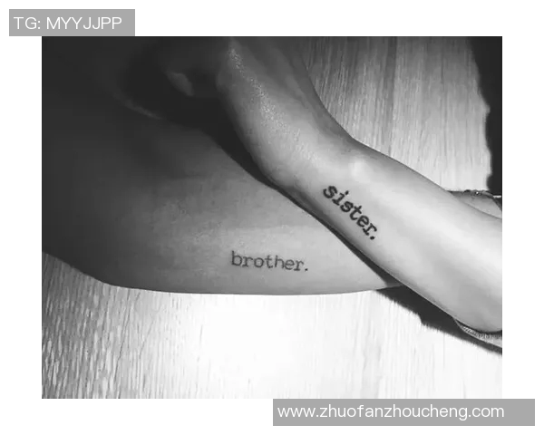 为弟弟定制的足球明星纹身展现兄弟情深与运动热情