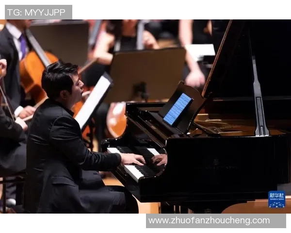 郎朗亲自指导足球明星学习钢琴技巧展现音乐与运动的完美结合