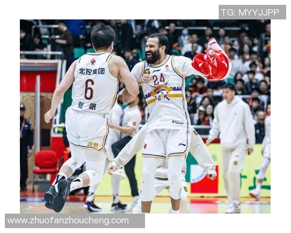 北控男篮与新疆队激战正酣比分悬念引人关注