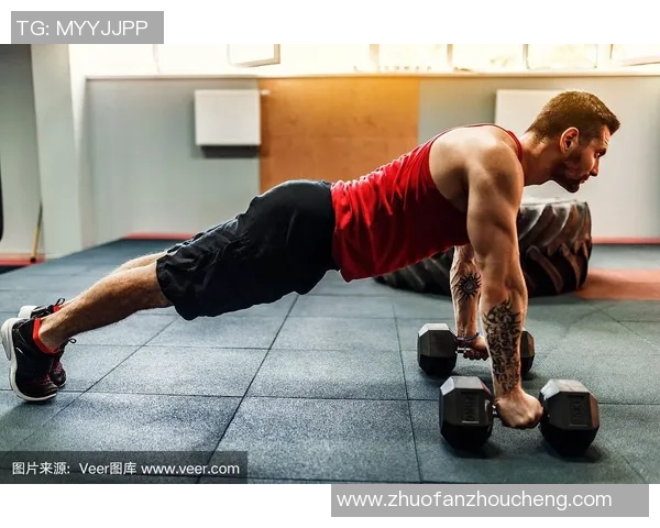 俯卧撑与哑铃训练效果对比分析哪种更适合你的健身目标