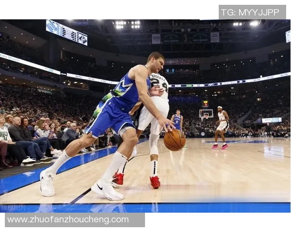 布鲁克篮球明星的崛起与挑战：从校园到职业赛场的奋斗历程